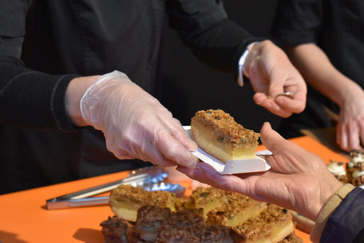 CaenOfficiel's tweet photo. 🥧 Pendant 2 jours, vous pourrez déguster les créations de chefs caennais dans la salle du Réfectoire, avec ambiance musicale le soir.
> vendredi de 11h à 20h30
> samedi de 11h à 20h
Voici le menu des bouchées à 2€ 👇
#CroqGourmand #CroqFestival #Caen https://t.co/YrsETn5l1D