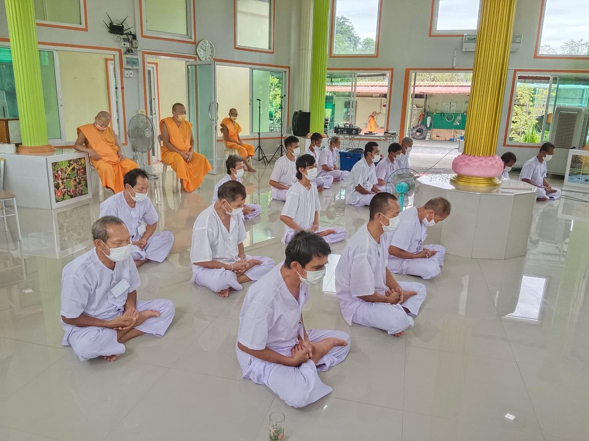 meditation_sb's tweet photo. "ฝึกต้นทนหิวบำเพ็ญตบะเป็นพระแท้"
กิจวัตรบุญระหว่างวันของนาคธรรมทายาทศูนย์ปฏิบัติธรรมวิหารแดง ในโครงการบวชบูชาธรรมมหาปูชนียาจารย์
🙏อนุโมทนาบุญกับผู้ร่วมสนับสนุนโครงการบวชในครั้งนี้ทุกท่านสาธุๆ😇 #บวช #ธรรมทายาท #วิหารแดง #สระบุรี https://t.co/1KPFectbC1