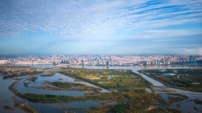 Chineinfocom's tweet photo. #Panorama : #paysages du #fleuve #Songhua, à #Harbin, dans la province chinoise du #Heilongjiang.
#photos #automne #nature #Chine https://t.co/somGPgWOBd