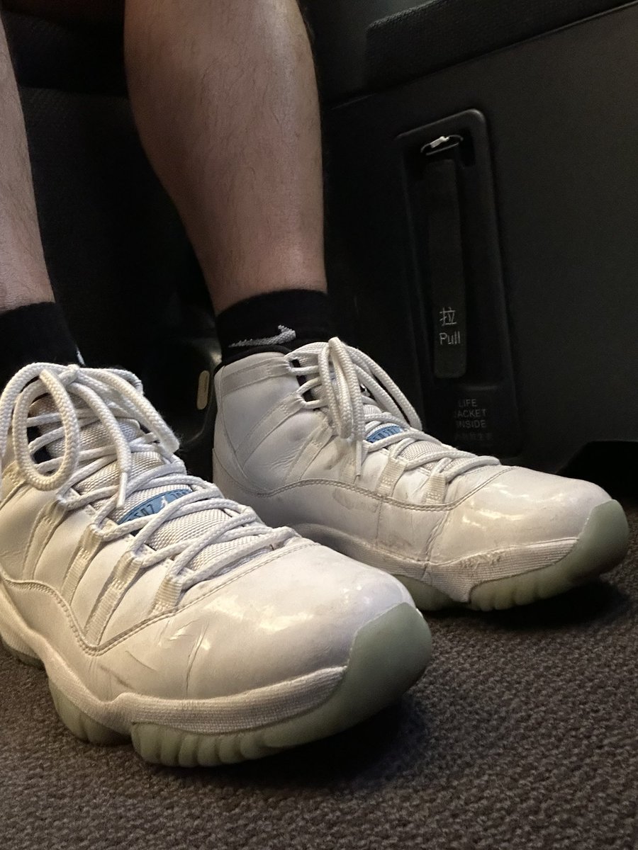 sneaker1069's tweet photo. Soooooo dirty after a long trip in my white AJ11. https://t.co/Ngifma8XNU