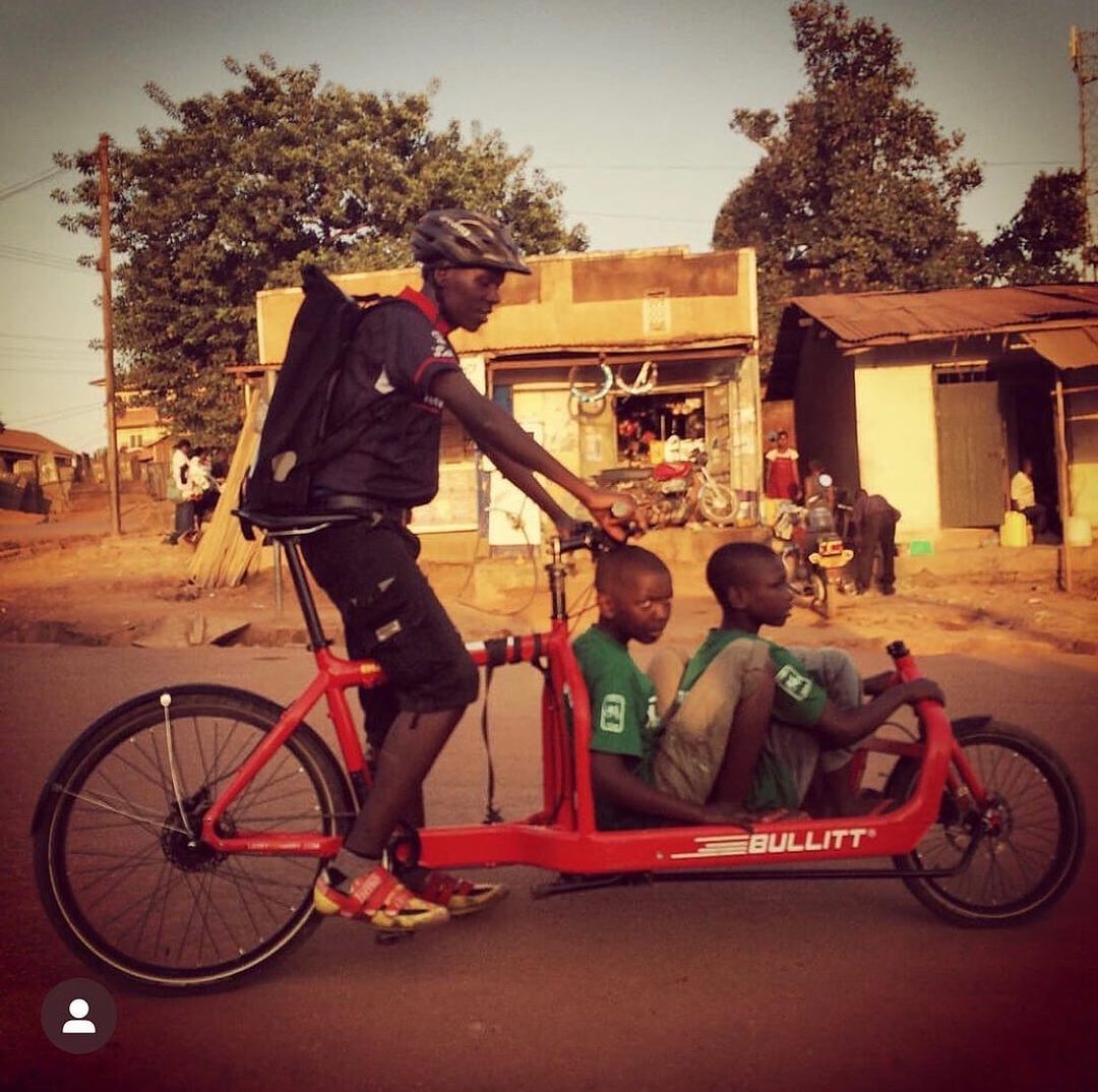 Larry vs Harry tweet media