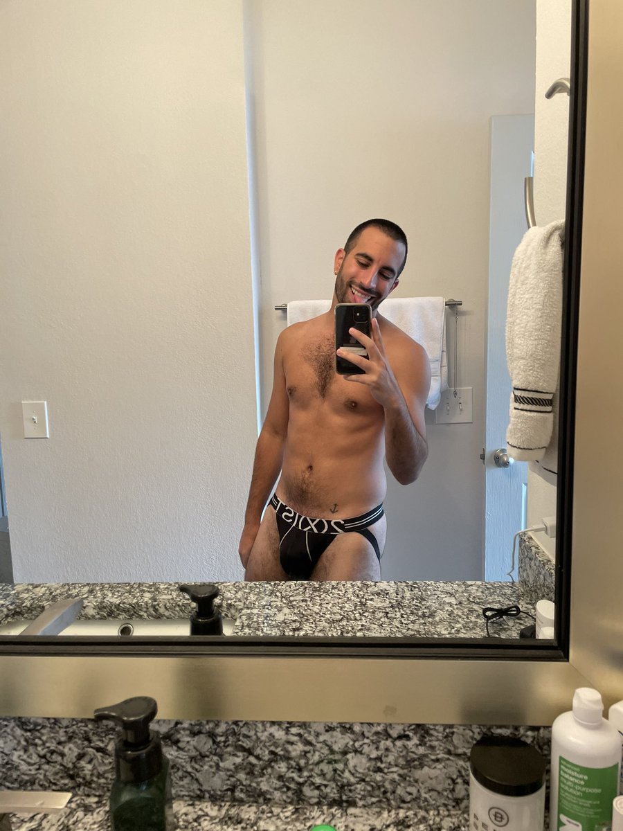 vanfilet's tweet image. Can’t sleep so here’s a pic 😈