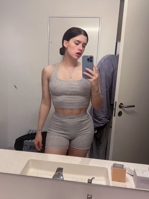I’m so sick rn ?? https://t.co/Mbi5mZKRud