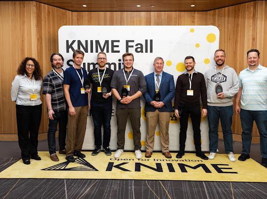The #KNIME COTM awardees from the #knimesummit2022! From left to right, after me, <a href="/KMcCormickBlog/">Keith McCormick</a> Evan Bristow, <a href="/null_dataset/">SJ Porter</a>,  @jemery_dataviz's impersonator, Paul Wisneskey, <a href="/AngusVeitch/">Angus Veitch</a>, Philipp Kowalski. Last one is <a href="/somedatastuff/">Scott Fincher</a>, the host of the ceremony.