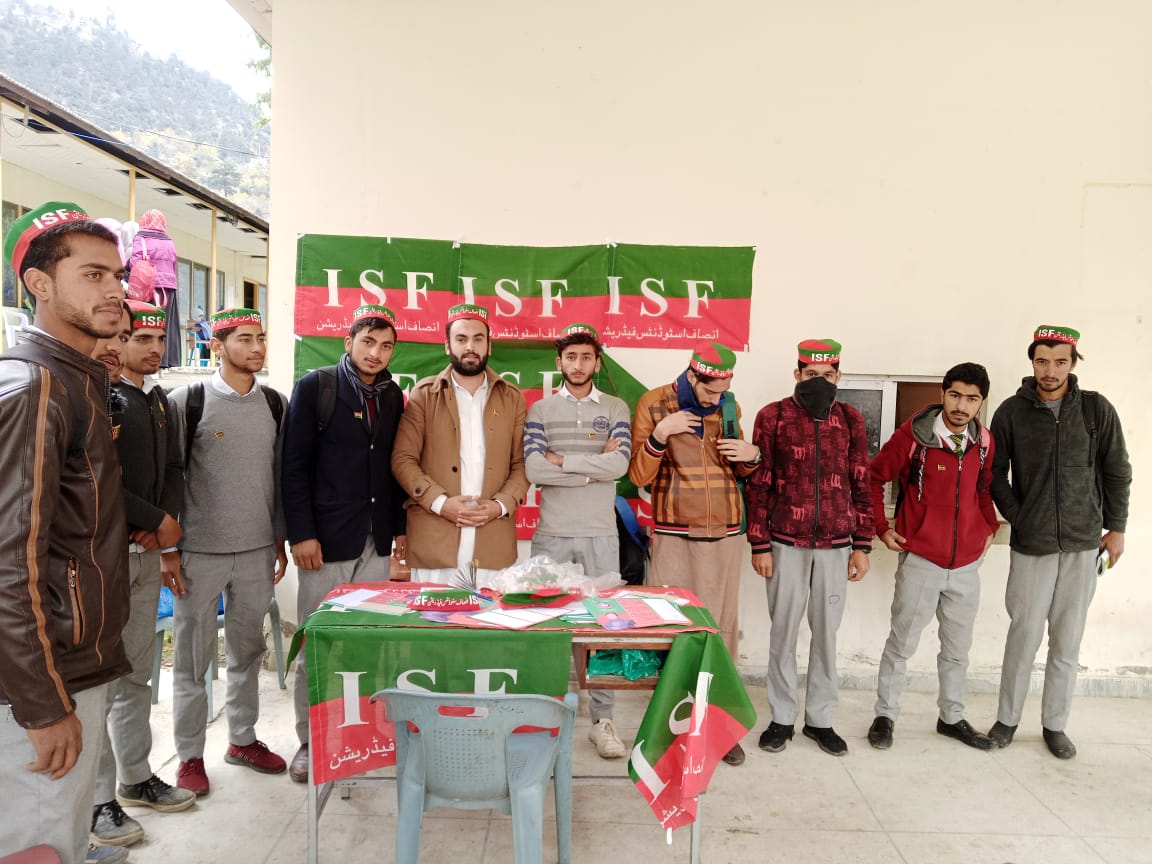 ISFPakistan's tweet photo. کنوینر @IsfAjkOfficial جبار خان مغل کی ہدایت پر ضلع نیلم ویلی میں ممبرشپ کاآغاز کردیا گیا۔کنوینرنیلم ویلی انضمام الحق زین اوردیگر نے یونیورسٹی کیمپس میں ISF کا ممبرشپ کیمپ لگایا۔طلبہ نےکیمپ میں بھرپورشرکت کی اور #حقیقی_آزادی_لانگ_مارچ میں بھرپورشرکت کاعزم کیا
#ISFMembershipDrive https://t.co/G52vI8CY9I