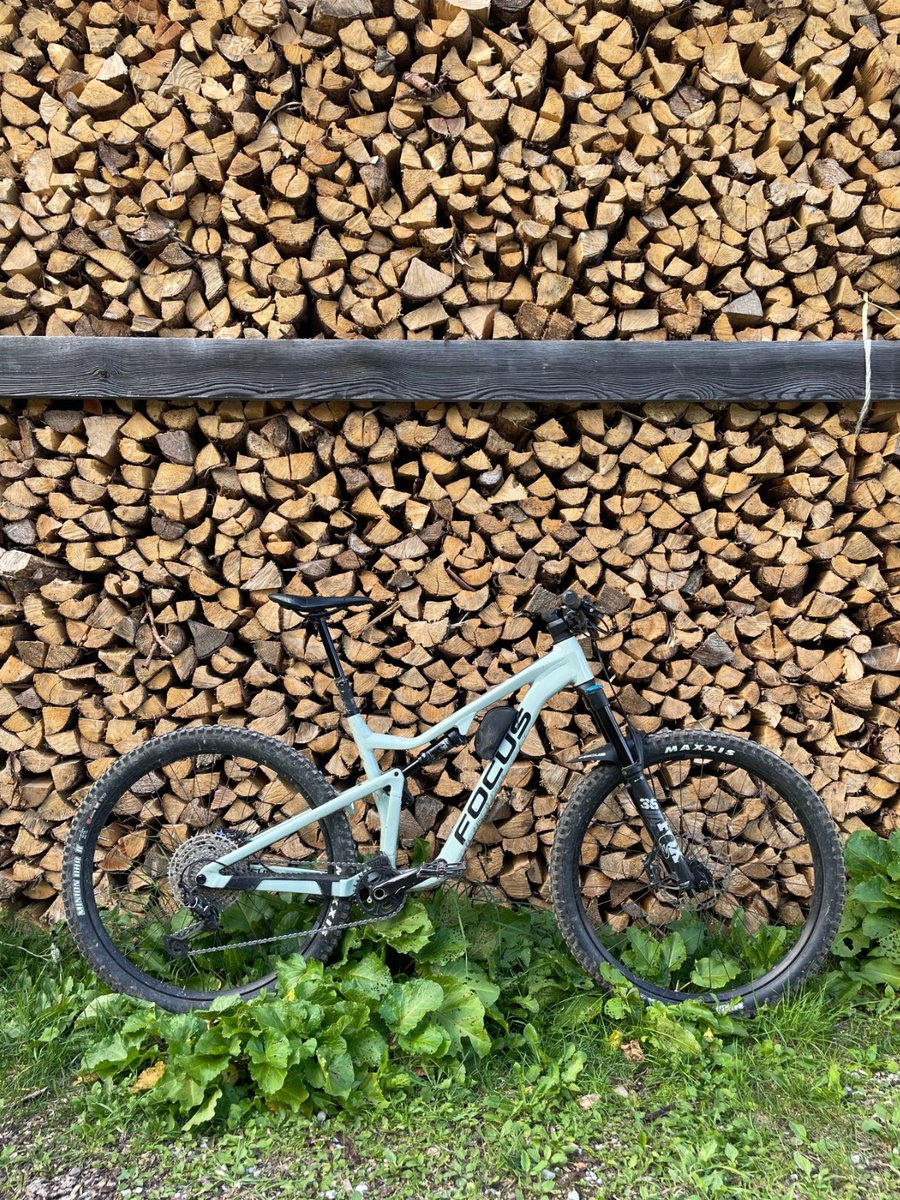 The JAM 6.9 is your key to discovering your inner child. Make the mountains your playground!

#focusbikes #focusjam #mountainbike #allmountain #innerchild #ridetogether #ridebeyond