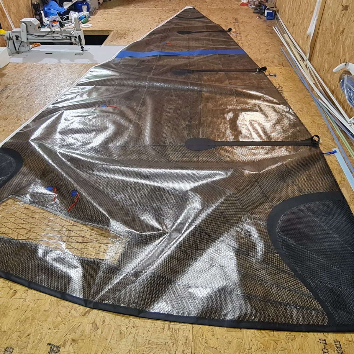 Streaker sail in sexy black Mylar!
