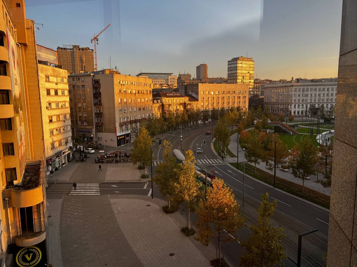 Blinking tweet media