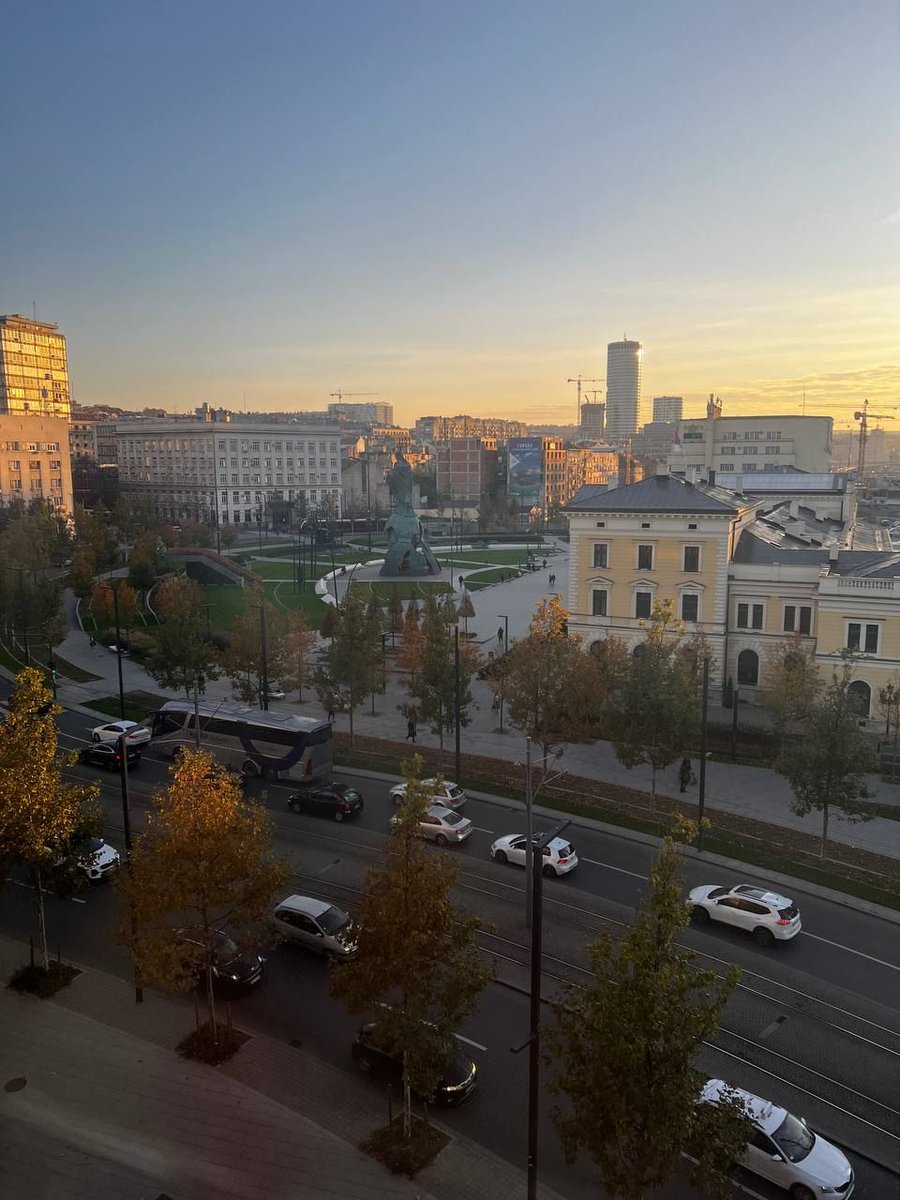 Blinking tweet media