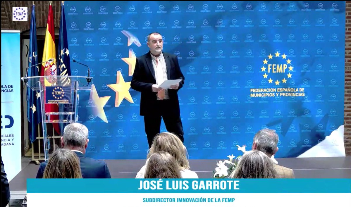 REDFEMP_TyP's tweet photo. Comienza el Acto de entrega de los Premios InnovaGloc 2022.

Inauguran el presidente de la RED, @CarlosGlez2021, junto a los subdirectores de la FEMP Judit Flórez y @garroteglez, y @Rubentorrejon, concejal de @Ayto_Torrejon.

🔴 En directo https://t.co/bC3bjgEAEk 

#InnovaGloc https://t.co/586I96DMge