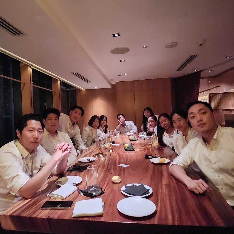 unitedmongjis_'s tweet photo. Behind the #JihyoXGlutanex event is the Glutanex Team💖

Thank you for all the efforts to bring Jihyo in Malaysia and give her all the best thing a brand can give🫶🏻

Let's support them again in Thailand!🫶🏻

#SongJiHyo #송지효 #JihyoXGlutanex #SONGJIHYOinKL https://t.co/QMPyvscoNa