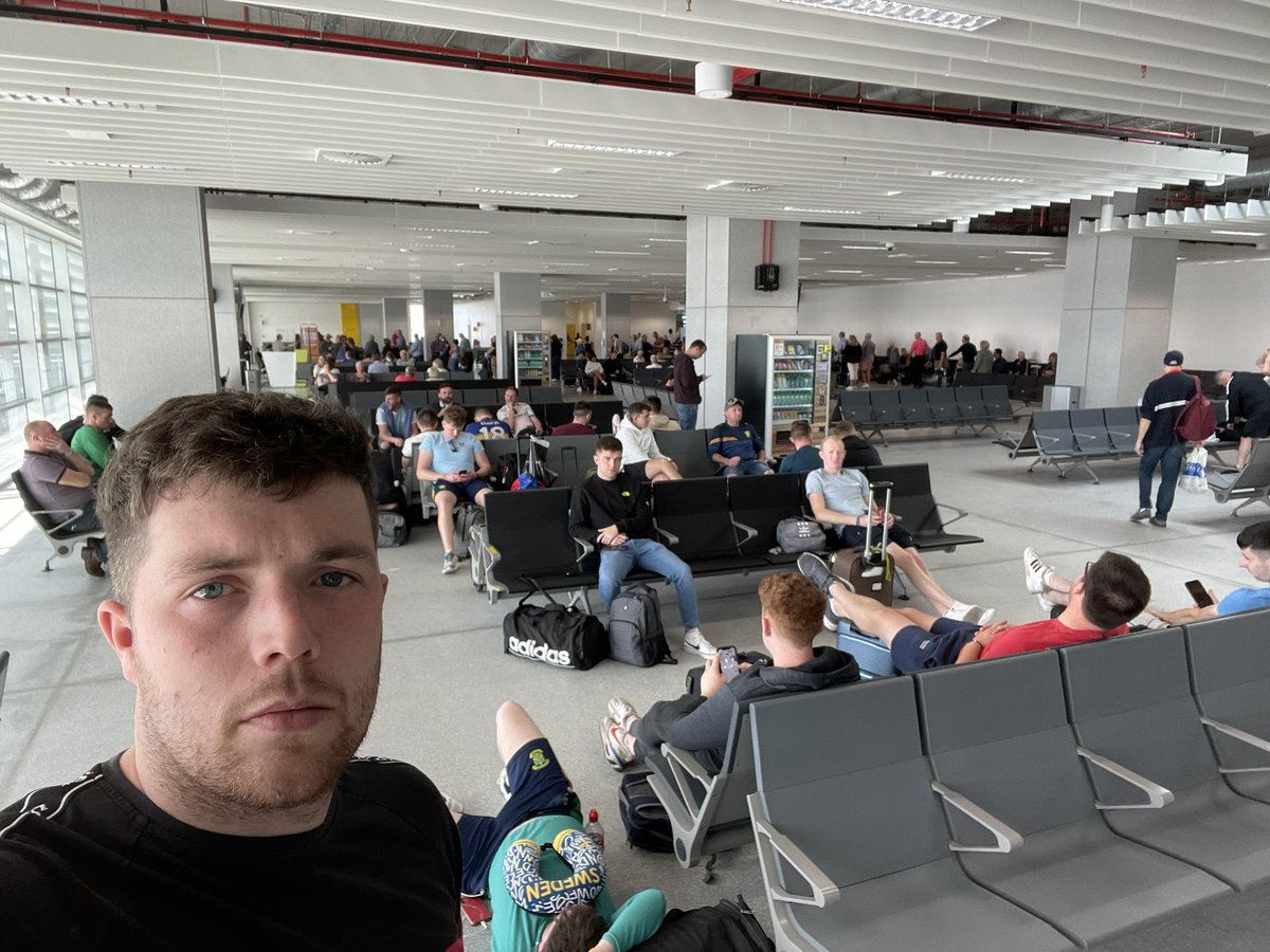 98_nickey's tweet photo. Clonoulty junior bs on way home after a fabulous holiday @ClonRossGAA @JuniorBHurlingC @JohnOSheaLaffan @NenaghGuardian @TippFMSport https://t.co/4FbUKiBp5X