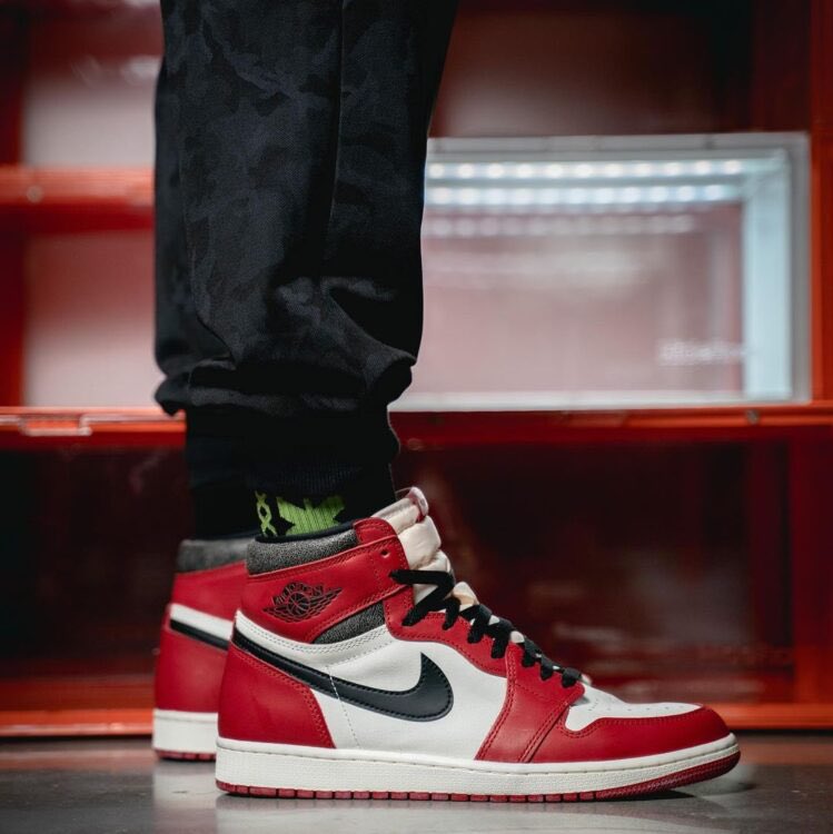 InfosSneakers's tweet photo. 🔴 Air Jordan 1 Retro High “Lost And Found”

Je vous envoie la liste de toutes les Raffles possible ainsi que les alerte de debit sur chaque site ! ✅

- Condition : 

RT + Follow @InfosSneakers + envoyez un DM pour la recevoir

#AirJordan1 https://t.co/YNLoT3Xc9x