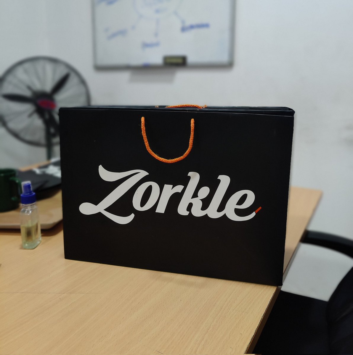 inkfocusng's tweet photo. The A2 sized paper bag for the heavy shoppers or large sized items.
With different finishing options depending on what they are to carry.

Get your custom paper bag @inkfocusng 
Call/Whatsapp: +234 806 196 6416

#InkFocus #paperbag #packaging #custompaperbag #SmallBusiness https://t.co/mZbUtvURGp