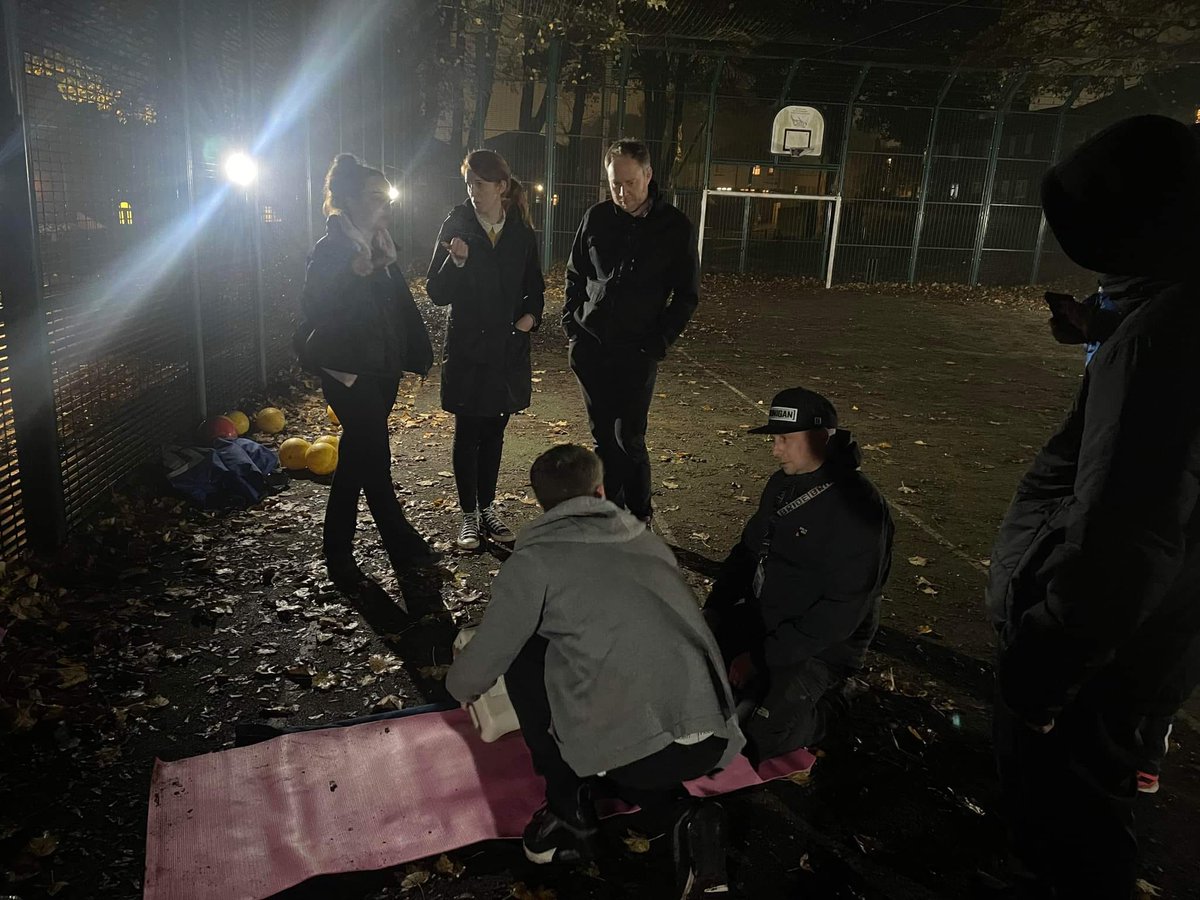 Youth Association (@youthassocuk) on Twitter photo Yesterday evening in Leeds, the Flint Family, alongside <a href="/LeedsCommFound/">Leeds Community Foundation</a> came to visit young people to talk about the difference their funding is making in the area.
Young people engaged in multisports and took part in a certified CPR workshop.
<a href="/TNLComFund/">The National Lottery Community Fund</a> @JessJen_VRU @wy_vru Yesterday evening in Leeds, the Flint Family, alongside <a href="/LeedsCommFound/">Leeds Community Foundation</a> came to visit young people to talk about the difference their funding is making in the area.
Young people engaged in multisports and took part in a certified CPR workshop.
<a href="/TNLComFund/">The National Lottery Community Fund</a> @JessJen_VRU @wy_vru
