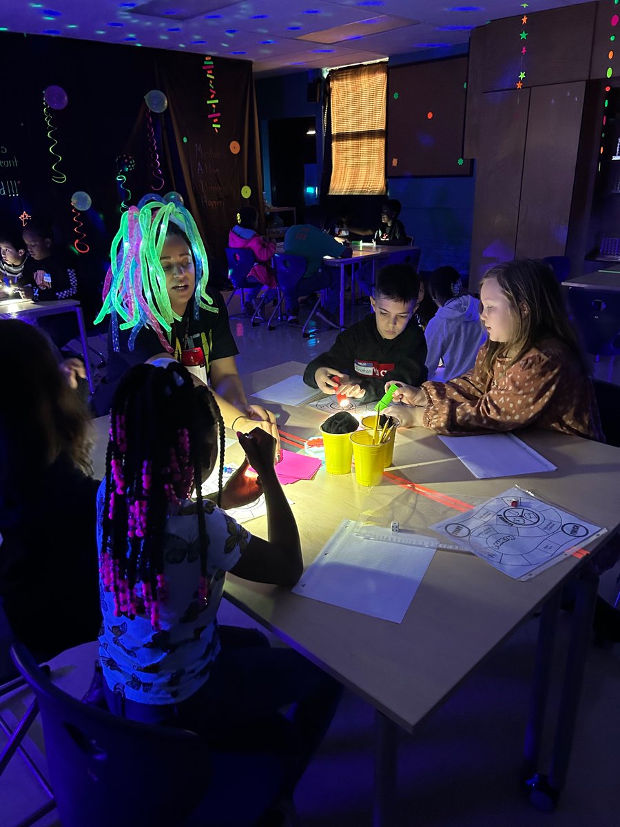 Oh_MrWilsonnn's tweet photo. It’s Glowing and they are Growing in math with this awesome  glow room transformation! #RDES #TheDrive @RockHillSchools @RichmondDrive https://t.co/Cj3K0N3gKs