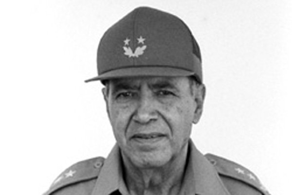 MinfarC's tweet photo. FAR Cuba recuerda al ejemplar combatiente General de División y Héroe de la República Sergio del Valle Jiménez.
Médico, guerrillero, invasor de la columna de Camilo y jefe del EMG cuando la Crisis de Octubre. Falleció el 15/11/2007.
#CubaViveEnSuHistoria https://t.co/4Pr80PgJnM