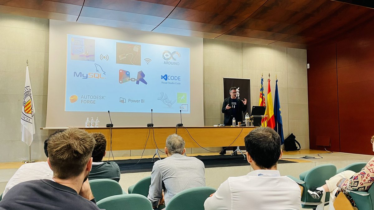 Loved the presentation about Digital Twins by David Fink from @HLArchitects at BiLT Europe @BILTevent in Valencia.
Best one so far !
They’re clearly on the next step of Digital Transformation embracing the right technologies !
#bilteur22