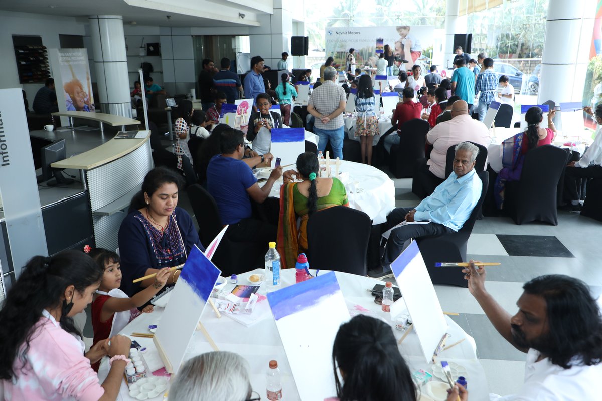 bmwkunbengaluru's tweet photo. BMW Navnit Motors treated the BMW Family with a dose of JOY.
#BMW #NavnitMotors #Bangalore #bmwindia #navnitgroup #bmwbangalore #bmwnavnitmotorsbengaluru #BMWNavnitMotors #JoyCarnival @bmwindia https://t.co/9F7NcLhcMx