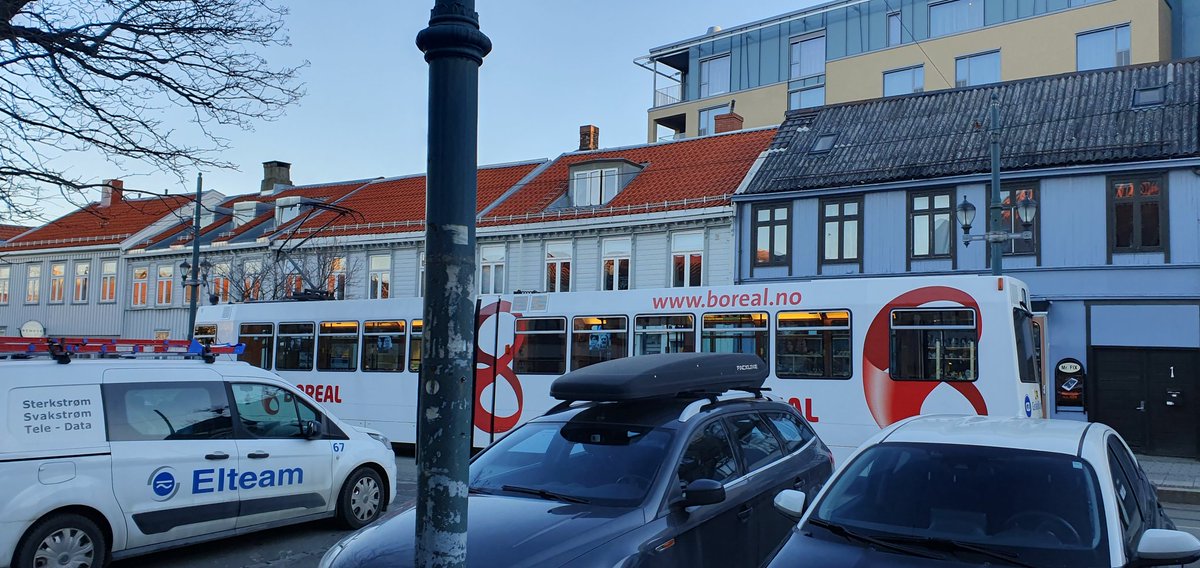 hoeggen's tweet photo. Finvær i Trondheim idag 😊 stressa som en gal i formiddag da æ oppdaget at æ hadde time hos fysioterapeuten kl 10.30,men rakk det akkurat 😃Nå blir det en kjapp tur ut før bassengtrening kl 14 😊 Ha en fin dag!#Trondheim #solskinn https://t.co/CumSSk3Rnj