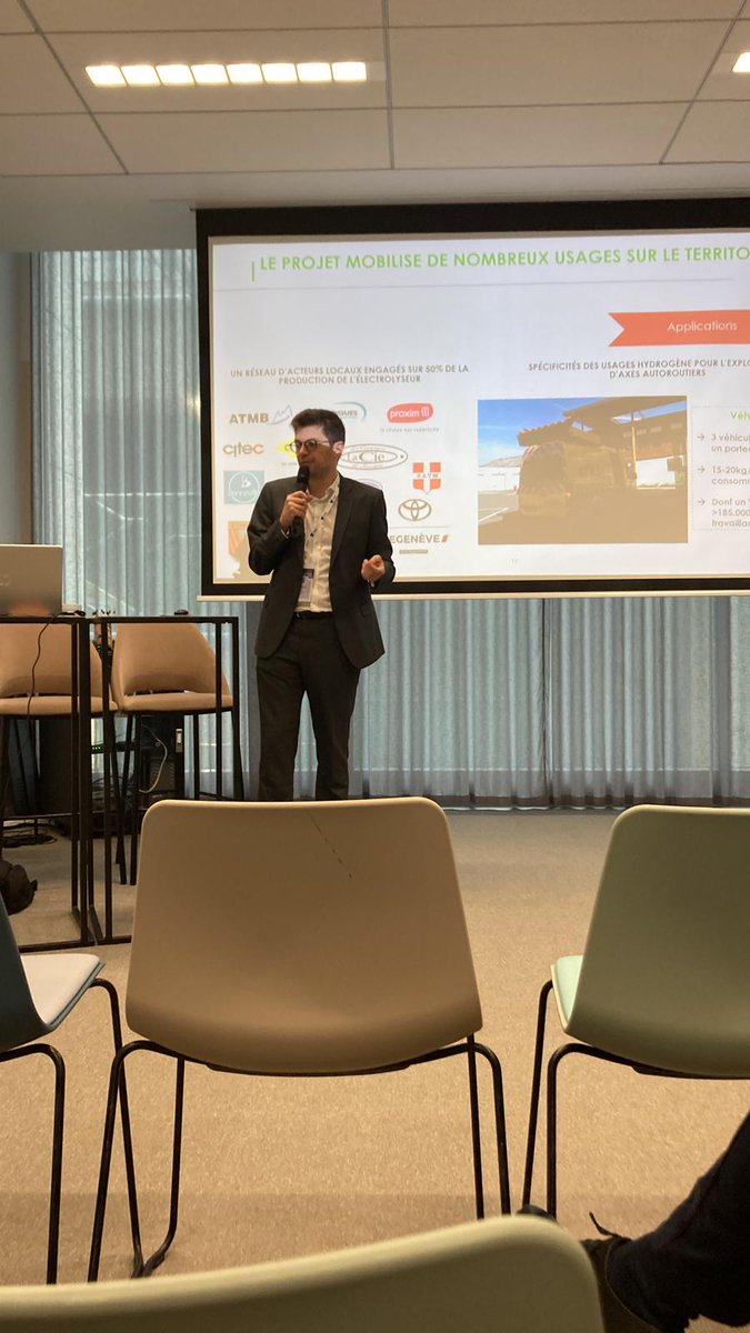 "Le projet a été initié par Autoroutes et Tunnel du Mont Blanc (#ATMB), concessionnaire autoroutier🛣️(130 km) de la vallée de l’Arve, souhaitant développer des solutions de déplacement 🚚🚛 plus respectueuses de l‘environnement"
<a href="/antoinehuard/">Antoine Huard</a> <a href="/Versoenergy/">Verso Energy</a> au Congrès <a href="/HHydrogene/">Horizon Hydrogène</a>