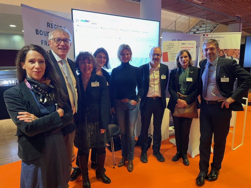 O_charretgodard's tweet photo. La @bfc_region et la @RA_BFC sur le stand BFC pour parler d’explor’actions métiers, outil dedié à l’orientation, à disposition des enseignants des collèges et lycées de la Region. https://t.co/B3eJUZjFum