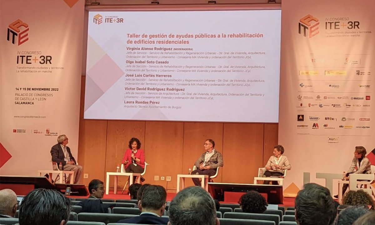 soyaparejador's tweet photo. Interesante #CongresoITEmás3r en Salamanca al que asistimos varios representantes del #COAATBU y participamos con @LauraRuedas. #SomosAparejadores https://t.co/oFRviY1Dvo
