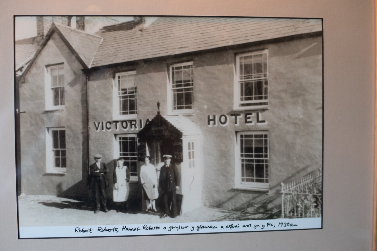 PeoplesPlans's tweet image. Brilliant history on the walls of the oldest community-owned pub in #Wales Thanks for showing us the inspiring #TafarnYFic in #LLithfaen showcasing welsh bands since the 80s, a model for many community pubs today &amp;amp; still going strong @tafarnyfic @NantGwrtheyrn1 @_GALERI_ @CwmniBr