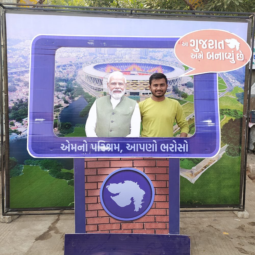 ikaushaldave's tweet photo. ભાવનગર જિલ્લાના નાગરિકો આદરણીય પ્રધાનમંત્રી શ્રી @narendramodi જી સાથે સેલ્ફી લઇ #આ_ગુજરાત_મેં_બનાવ્યું_છે અભિયાનમાં સહભાગી થઇ રહ્યા છે.
#SVGRYB https://t.co/N0Ma1ixBq0
