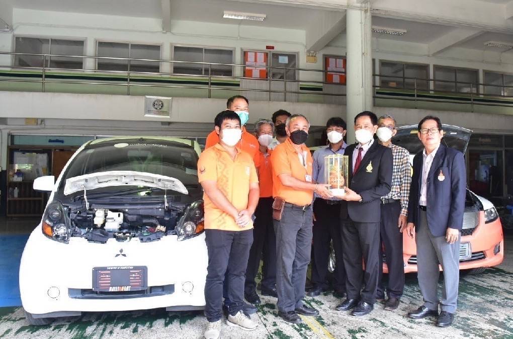 js100radio's tweet photo. MEA ส่งมอบรถ EV สนับสนุนการเรียน การสอนให้แก่ มหาวิทยาลัยเทคโนโลยีราชมงคลสุวรรณภูมิ

อ่านข่าว คลิก >> https://t.co/okBNyb29CS

#MEAEV #MEAsmartservice 
#EV #EVChargingStation #EVApplication #EVcharger
#MEA #การไฟฟ้านครหลวง
#พลังงานเพื่อวิถีชีวิตเมืองมหานคร https://t.co/AVU0L1CBcn