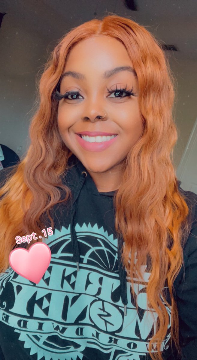 KayDubbxx's tweet photo. Same wig colored 3 different times ! It started off black and it’s glue-less I made this on the sewing machine stop playing with me currently it’s red and black #Wigs #Hair #Bundles https://t.co/HozkKbDUpG
