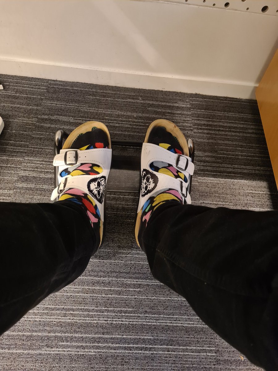 Þegar auglýstar eru ódýrar Tene ferðir þá er bara að loka vafra flipanum og halda áfram vinna. #tasumyndir #ekkialliráTene