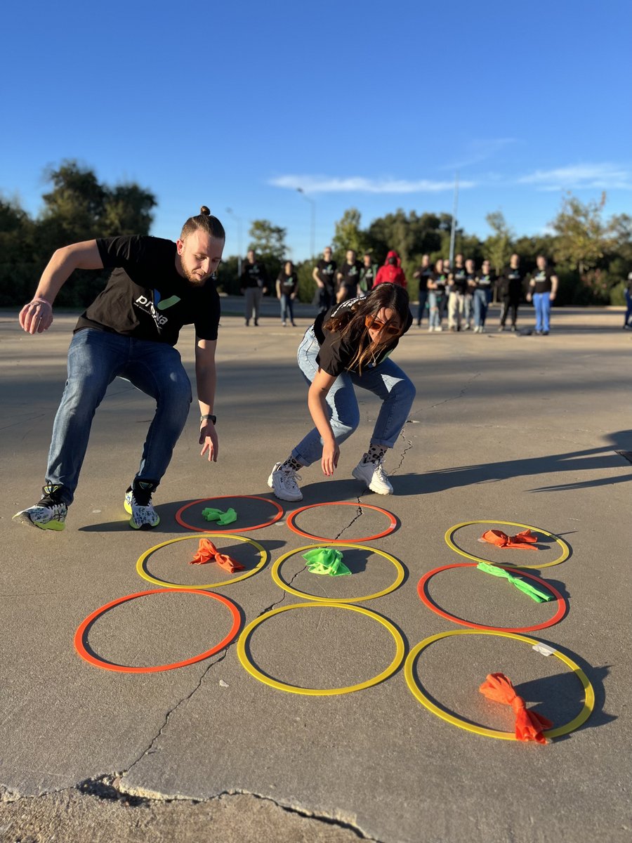 proxyaTI's tweet photo. 🙌Nueva jornada de #TeamBuilding.
🧩El pasado jueves y viernes disfrutamos de una tarde diferente: una gymkana al aire libre, para conocer a nuevos compañeros, fortalecer relaciones con diferentes #equipos y compartir momentos divertidos de una manera especial.
#equipoproxya https://t.co/xeBvF0ospj