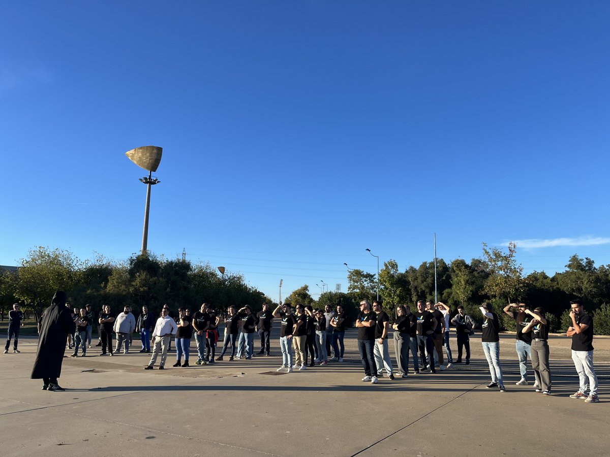 proxyaTI's tweet photo. 🙌Nueva jornada de #TeamBuilding.
🧩El pasado jueves y viernes disfrutamos de una tarde diferente: una gymkana al aire libre, para conocer a nuevos compañeros, fortalecer relaciones con diferentes #equipos y compartir momentos divertidos de una manera especial.
#equipoproxya https://t.co/xeBvF0ospj
