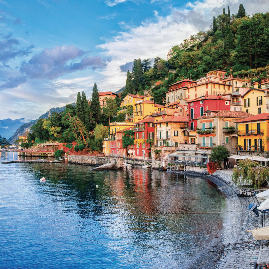 VILLE À L’HONNEUR 2022 - Côme, Italie 🇮🇹
Partageant une histoire, un patrimoine et une activité économique très active, Côme est intimement liée à la « ville lumière ». Détentrice d’un savoir-faire artisanal ancestral autour de la soie, Côme est un pôle soyeux majeur en Europe.