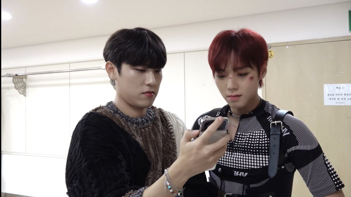 vvedingplan's tweet photo. 곧 2023년인데 이런 투샷 또 나와도 되ㅁ??????????? https://t.co/VD5C77HEFM