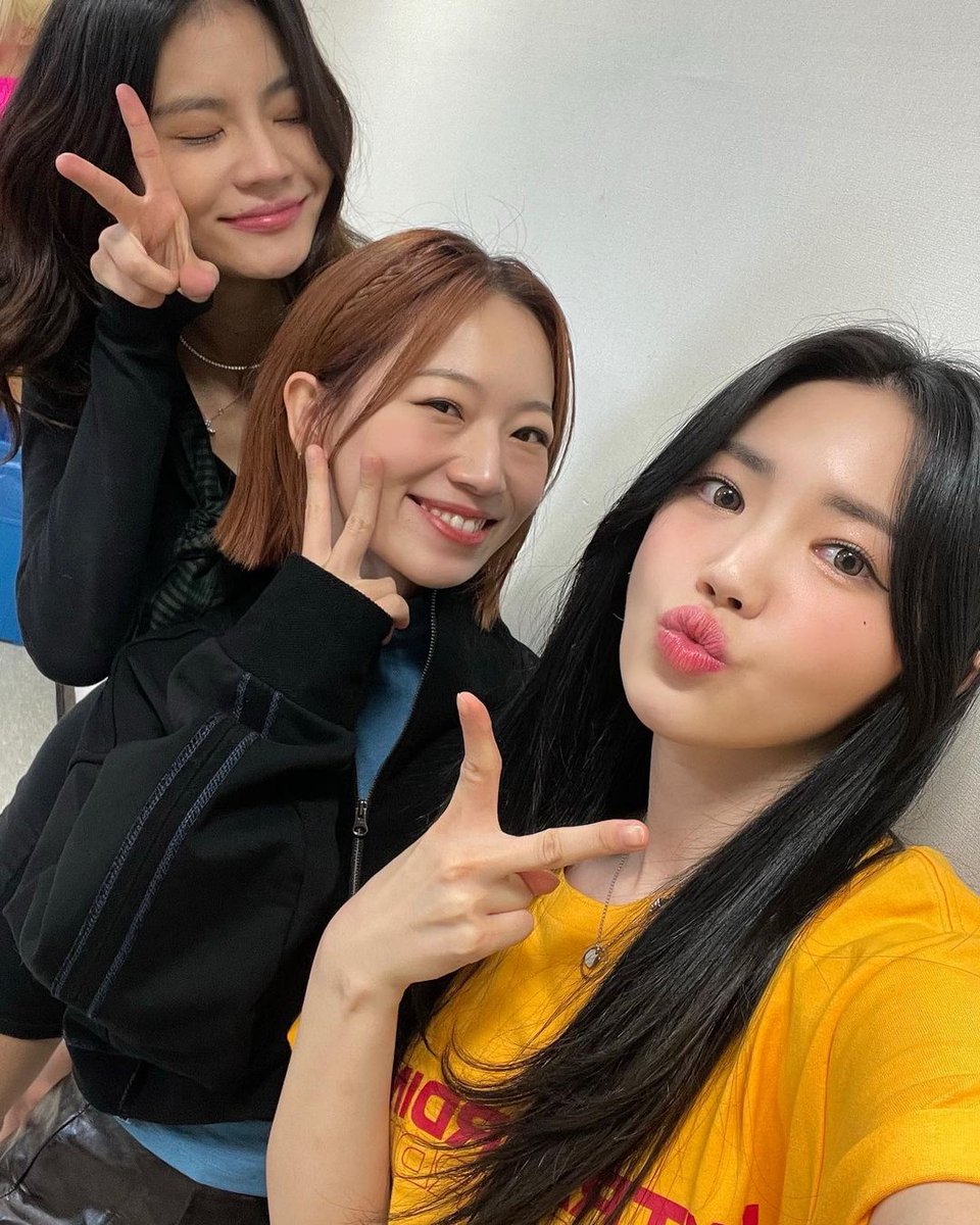 AndaWmj's tweet photo. ANDA, Kwon Ik-hwan, YELO and HELLO Ga-Young artistock game photo together.
#MnetPlus #Mnet #ANDA #ArtistockGame #아티스탁게임 #Artistock #안다 https://t.co/cMDwVefVOZ