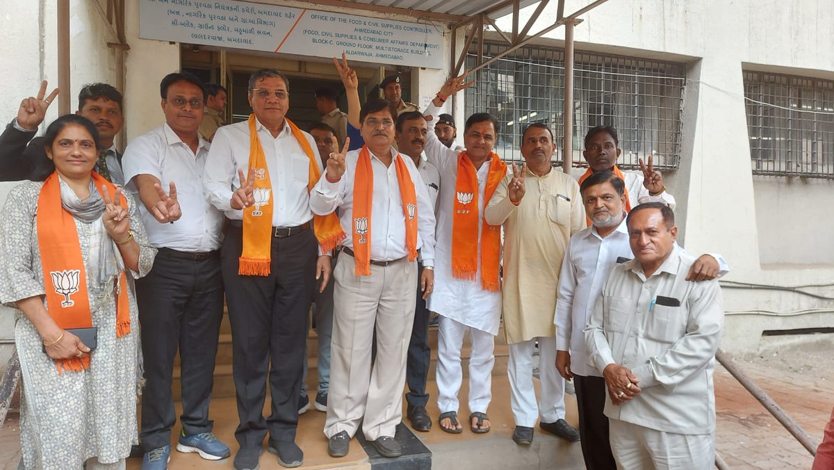 DrHasmukhBJP's tweet photo. આજ તા.૧૫/૧૧/૨૦૨૨ મંગળવાર રોજ અમરાઈવાડી વિધાનસભાના ઉમેદવ��ર તરીકેની ઉમેદવારી ફોર્મ ભરવાના પ્રસંગે અમદાવાદ પૂર્વના સાંસદ શ્રી એચ. એસ.પટેલ,અમરાઈવાડી વિધાનસભાના ધારાસભ્ય શ્રી જગદીશભાઈ પટેલ,અમરાઈવાડી વિધાનસભા પ્રભારી શ્રી જીગ્નેશભાઈ પંડયા સાથે કાર્યકર્તા મિત્રો હાજર રહ્યા https://t.co/oAYCbkSWBn