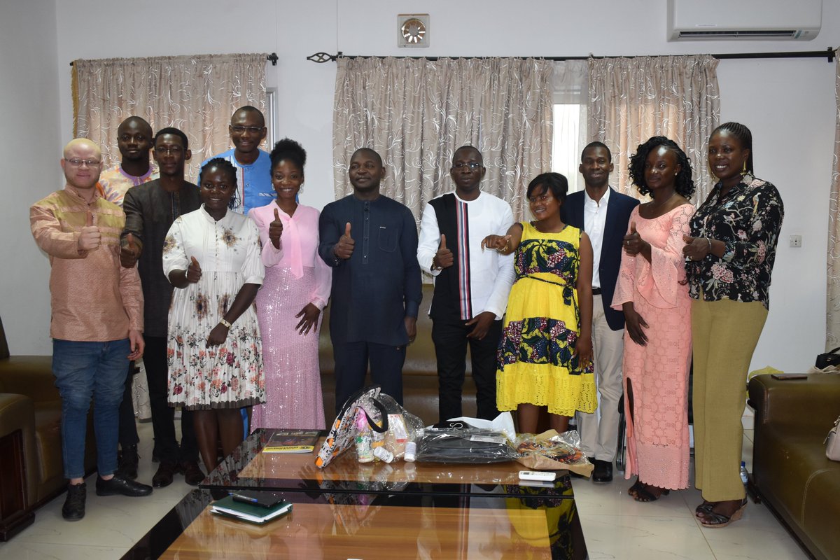 Les 08 finalistes du concours Pépites d’entreprises ont rendu visite le 14 novembre 2022 au Directeur Général de la Maison de l’Entreprise du Burkina Faso, Karim Ouattara. Il a encouragé et félicité les 08 finalistes pour avoir été sélectionnés parmi plus de 700 jeunes candidats.