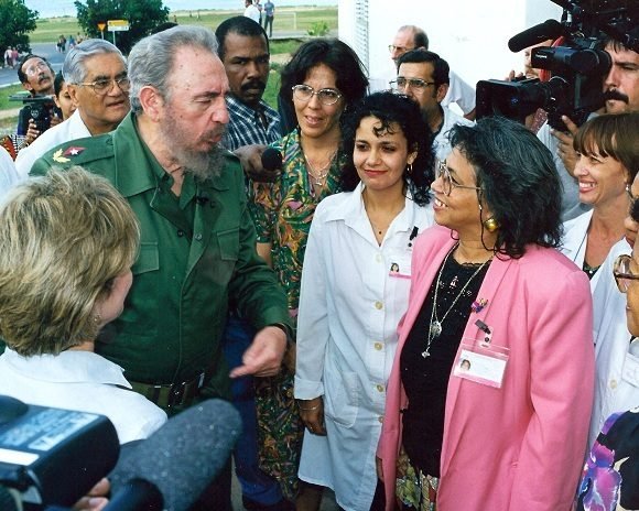 #FidelPorSiempre: “Lo más importante habrá de ser su consagración total al más noble y humano de los oficios: salvar vidas y preservar salud. Más que médicos, serán celosos guardianes de lo más preciado del ser humano; apóstoles y creadores de un mundo más humano”. #Cuba