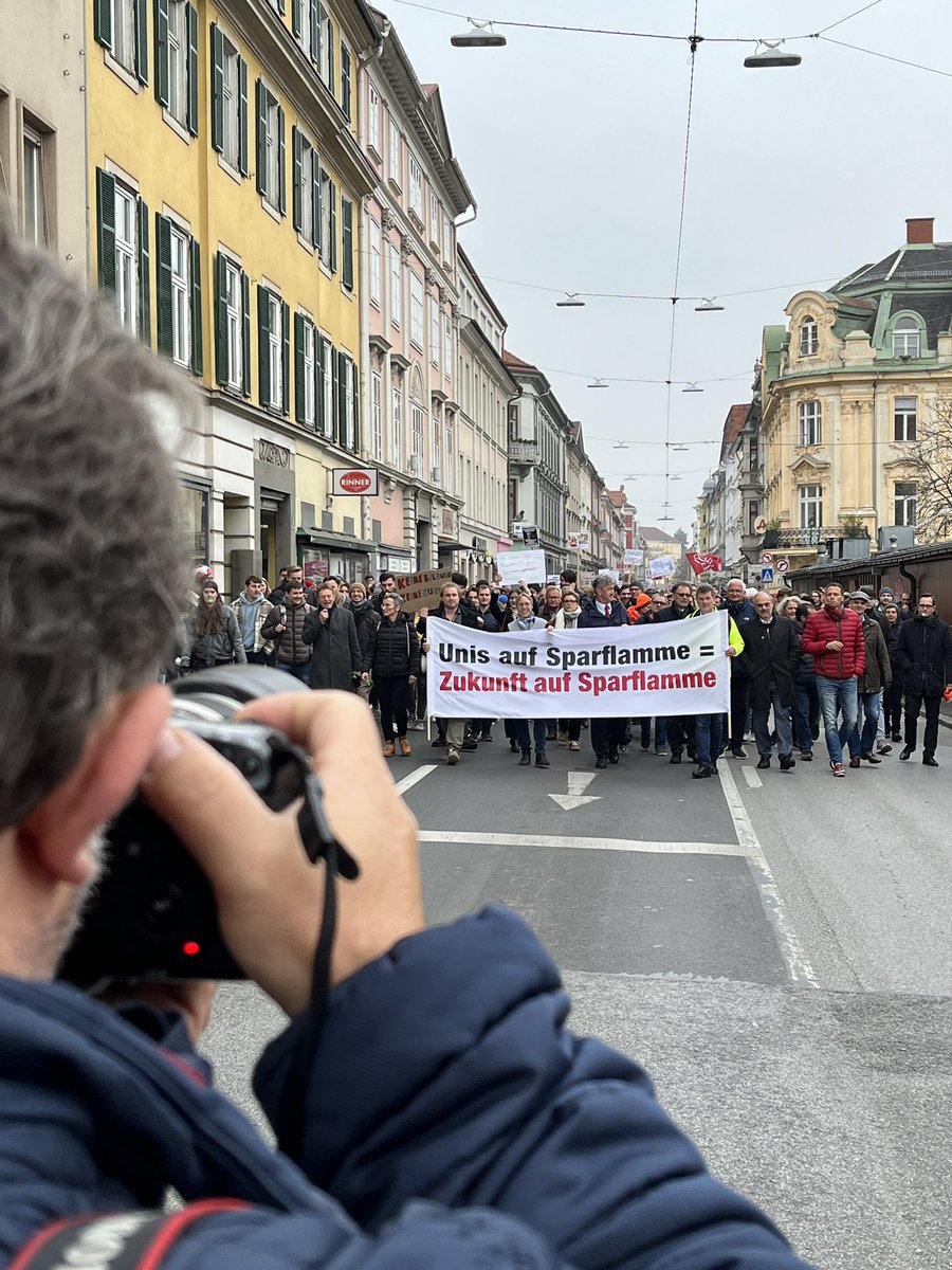 tugraz's tweet photo. Warnungen vor weitreichenden(!) negativen Konsequenzen für Studierende, Forschung und unseren Wissenschaftsstandort. 

Jetzt #zukunftsichern https://t.co/Qg3uGwgYGB