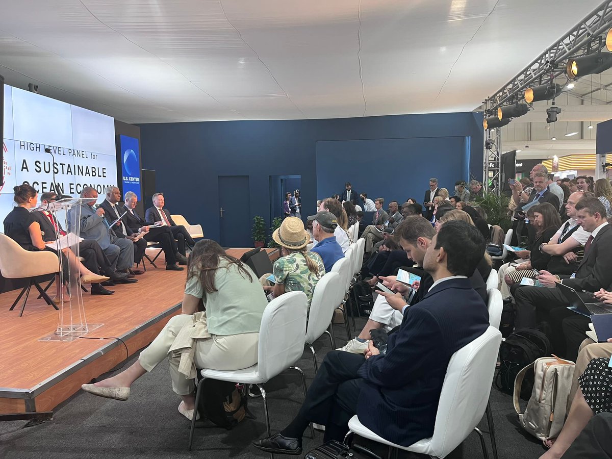 FijiMissionUN's tweet photo. The #Pacific push at #cop27egypt continues- Amb @sprasadfj joined US Climate Emb.@JohnKerry at the US Center this AM> mainstreaming #ocean in COP process is vital. There can be no 1.5 without a healthy ocean & there cannot be a healthy ocean without 1.5! #lifeline #redline 🦈🌊 https://t.co/TSdnCDtgZd