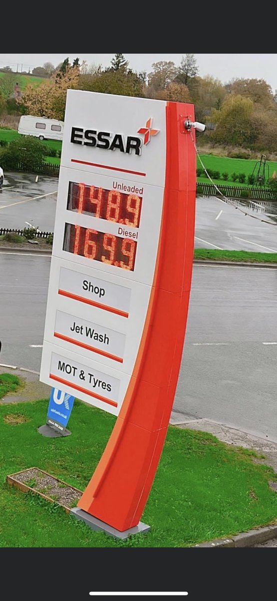 DAROBERTSFUELS's tweet photo. #forecourtprices
#PetrolDieselPrice #essar https://t.co/ylNyhJfKjV