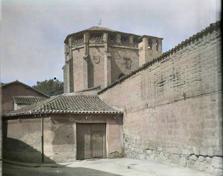 salamancacolor's tweet photo. Panera del Convento de las Úrsulas de #Salamanca. Actual discoteca Camelot. Foto original en b/n de Polentinos 1900-1935 https://t.co/7Q7ztZyeHc
