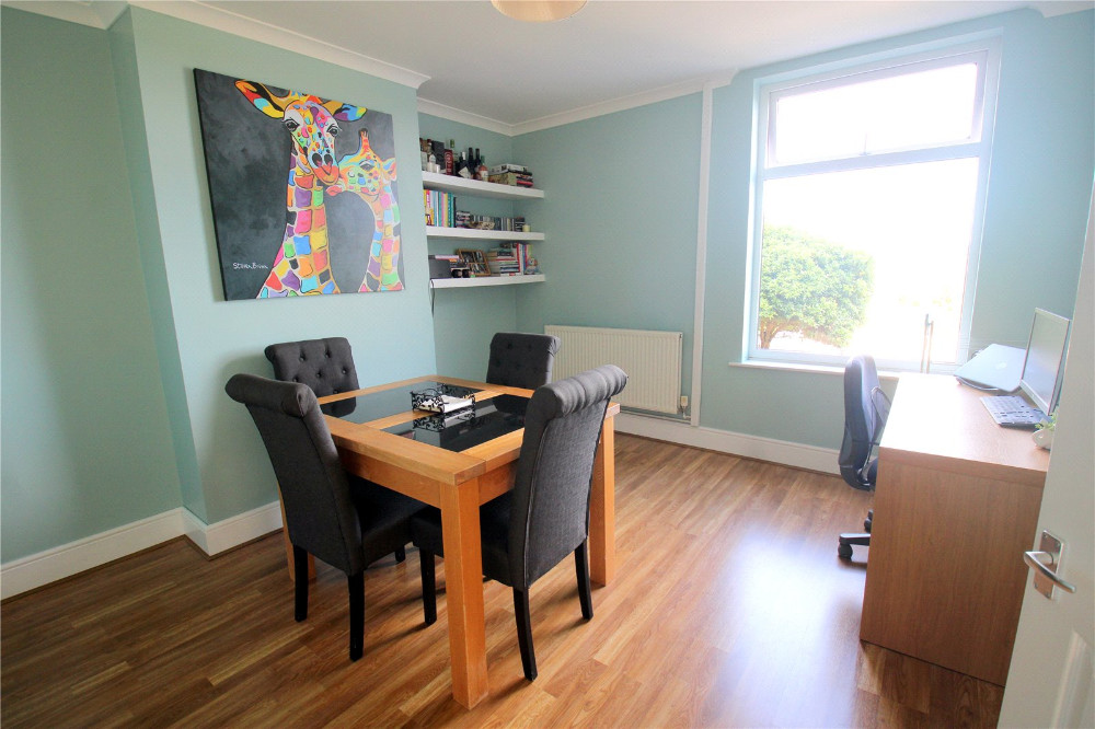 🏡 FOR SALE - A wonderful three bedroom semi-detached property #Brislington

✔️ Three bedrooms
✔️ Two spacious reception rooms
✔️ Separate kitchen
✔️ Family bathroom
✔️ Spacious rear garden
✔️ Garage
✔️ £415,000 Guide Price

See more and book a viewing ➡️ cjhole.co.uk/property/for-s…