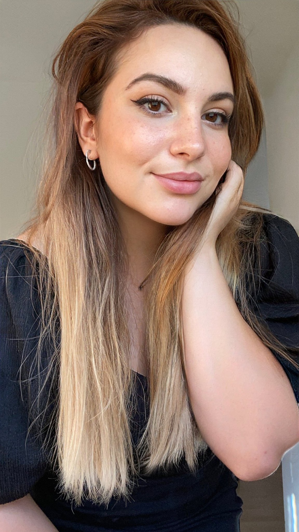 Mariana on Twitter: Am single and searching, can we chat privately on 