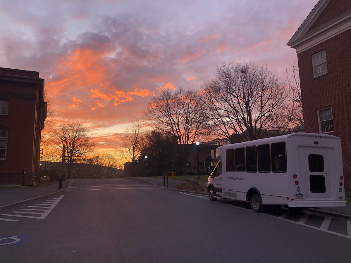 MartineBotany's tweet photo. Currently 26F but at least the Botany Bus is pointed toward the sunrise this morning. #fieldbotany #STEMeducation https://t.co/zxDjTP5tdW