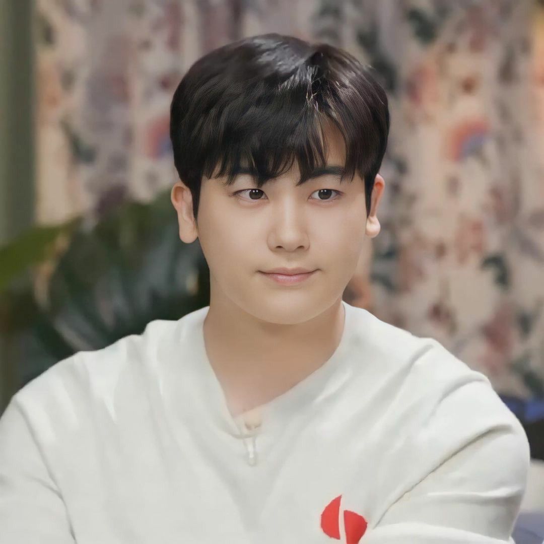 Milda1116's tweet photo. Hyungsik looks gorgeous in all shapes and hairstyles and outfits - but I particularly love his bear-like post-military looks! My second love after Suits' Yeonwoo ㅋㅋ

HAPPY BIRTHDAY HYUNGSIK

#Happy32ndHyungSikDay #HappyBirthdayHyungsik #HappyHyungsikDay #ParkHyungsik #박형식 https://t.co/IOSesPjLU3