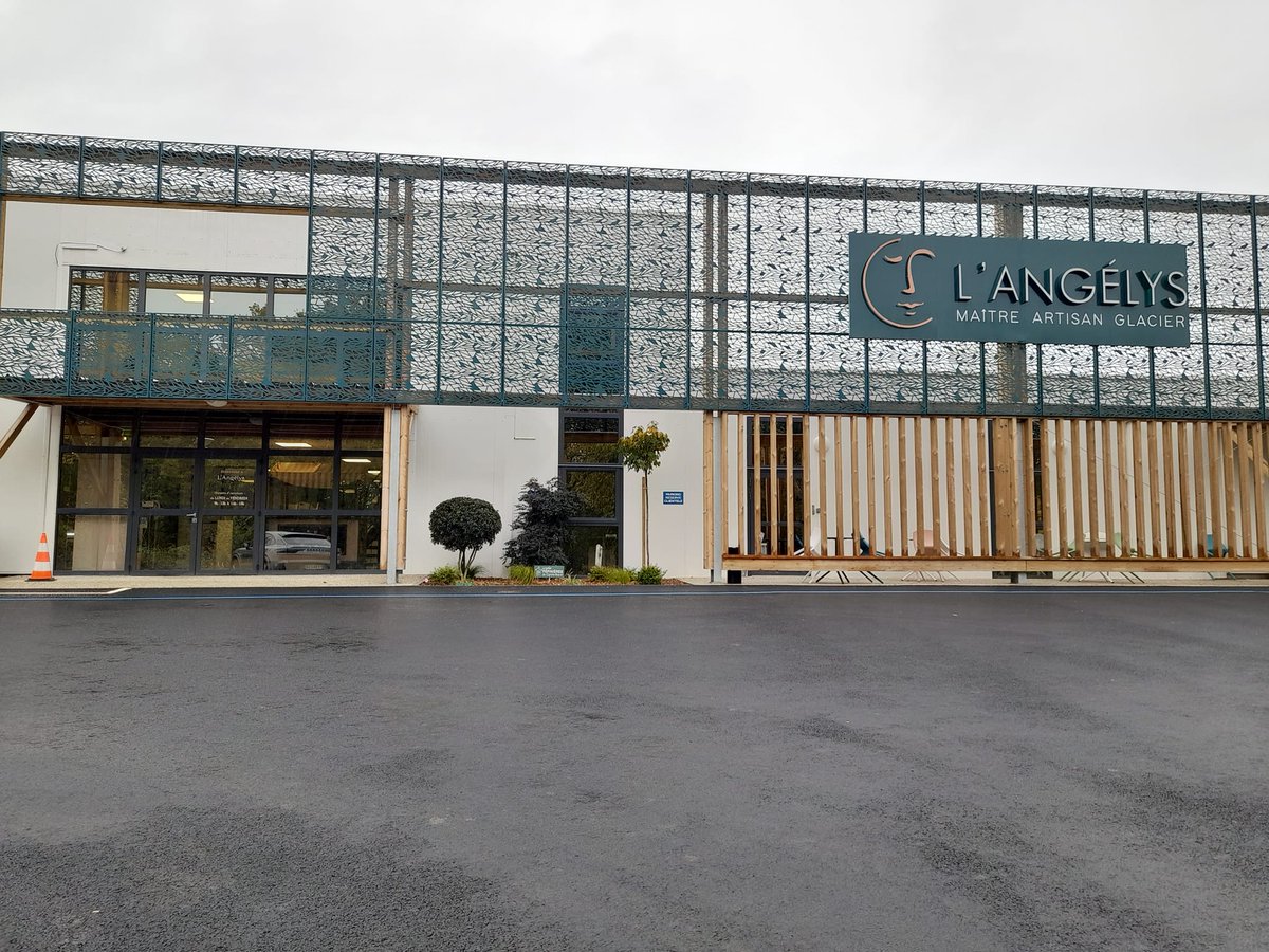ALiliqueb's tweet photo. L'agence #saintes se mobilise pour la semaine de #Industrie  agro-alimentaire du 14 au 18/11 - visite du maître artisan glacier l'Angélys et de la chaîne de production Merci pour votre accueil https://t.co/cgYw2BMx4j