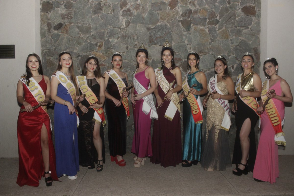 pelaezdadaltcam's tweet photo. El domingo 6/11 fue la Vendimia Distrital de Sarmiento, dónde despedimos a la última integrante de la corte Mica y coronamos a la nueva Reina Distrital Eugenia !
@MuniGodoyCruz @GarecaGc @TadeoGZ @BaigorriaLuuly https://t.co/Yy5orAcB61